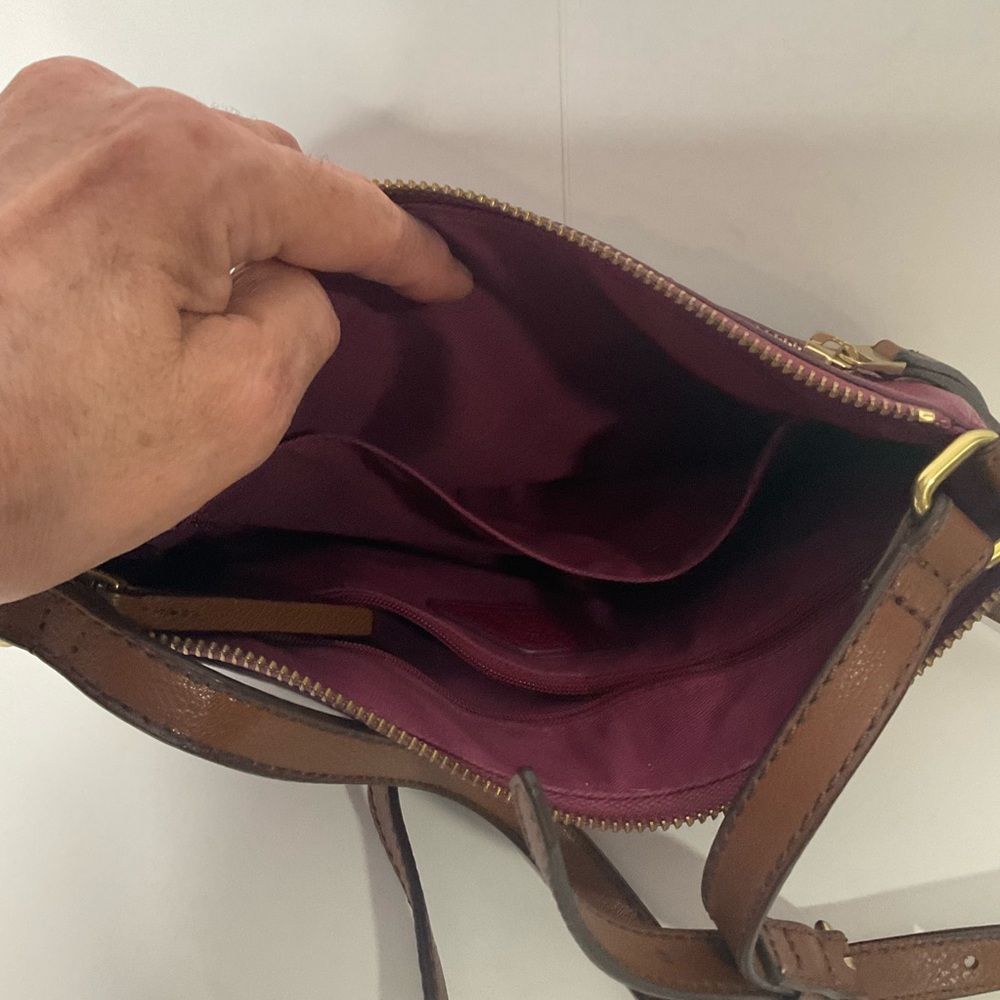 Fossil Fuchsia Leather Multi Pocket Crossbody Bag - Picture 10 of 16